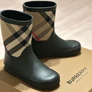 Toddler girl Burberry plaid rain boots